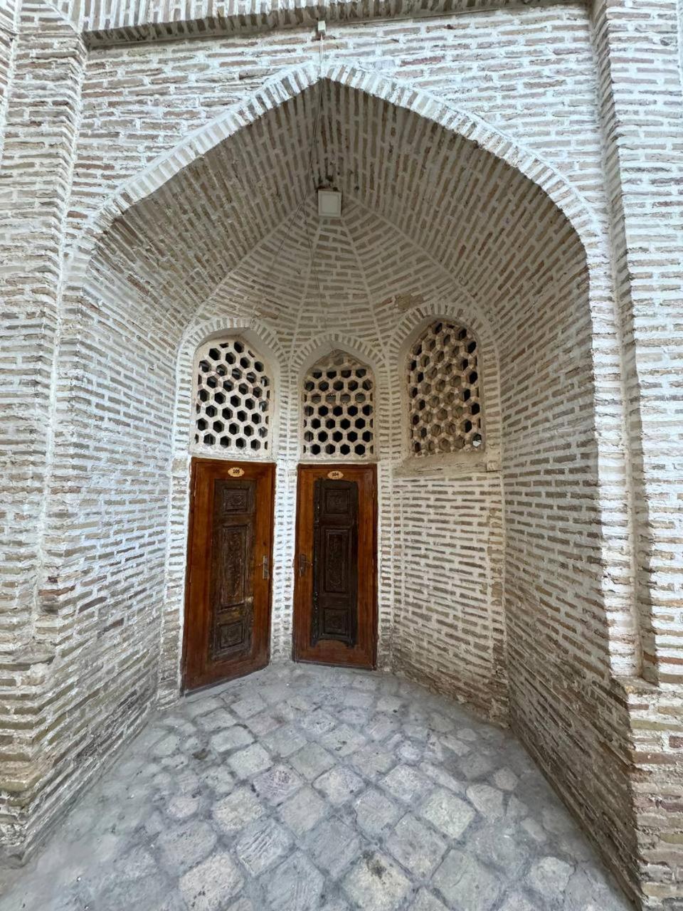 Ohun Caravan Sarai 18Th Century Old Hause Historical Unesco Heritage List 1 Minutes To Bukhara Old Town Square Est-Since 1826 For Walk In Guest Parking, Cozy Room, Best Location And Strong Wifi Exterior photo