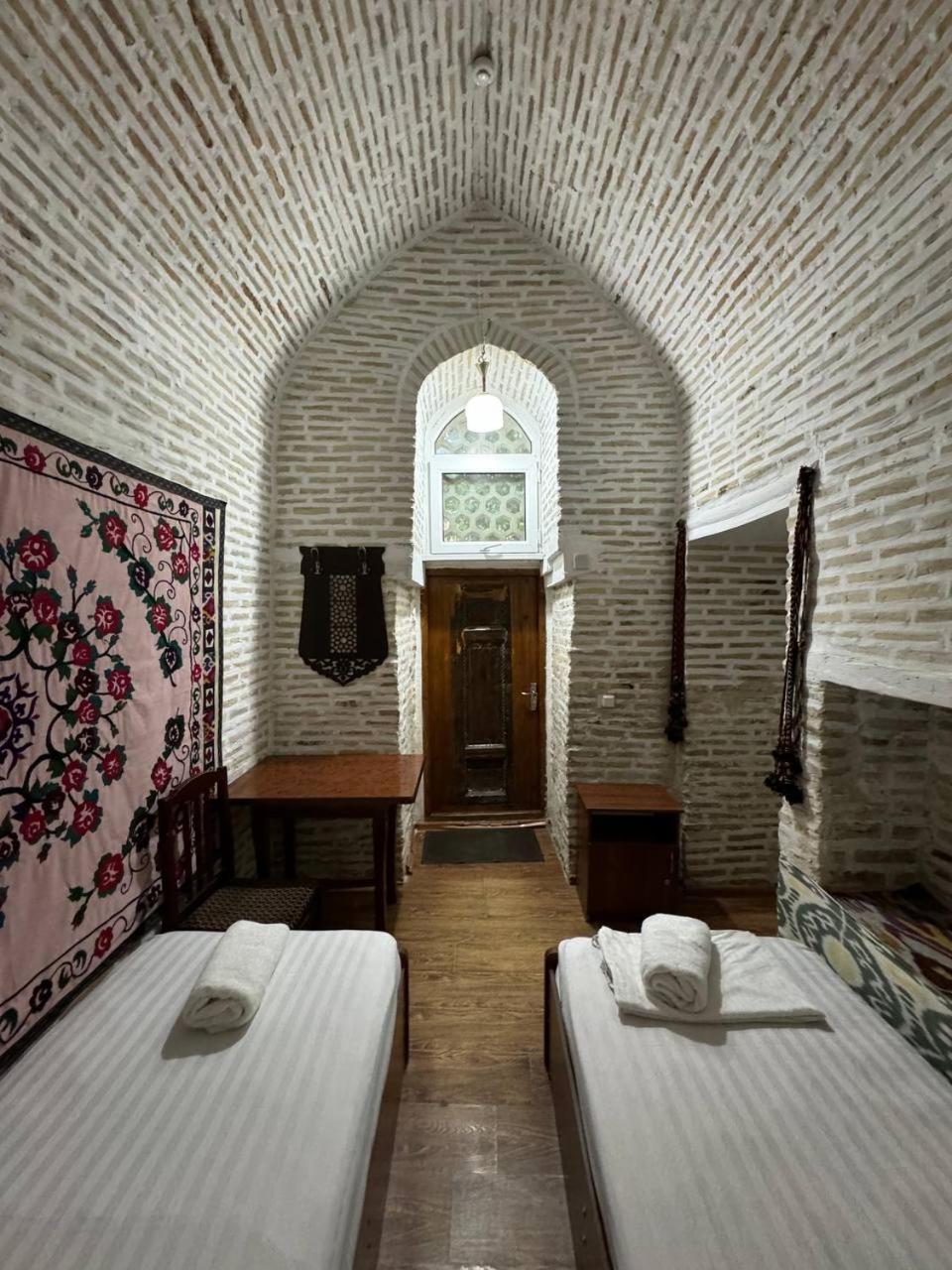 Ohun Caravan Sarai 18Th Century Old Hause Historical Unesco Heritage List 1 Minutes To Bukhara Old Town Square Est-Since 1826 For Walk In Guest Parking, Cozy Room, Best Location And Strong Wifi Exterior photo